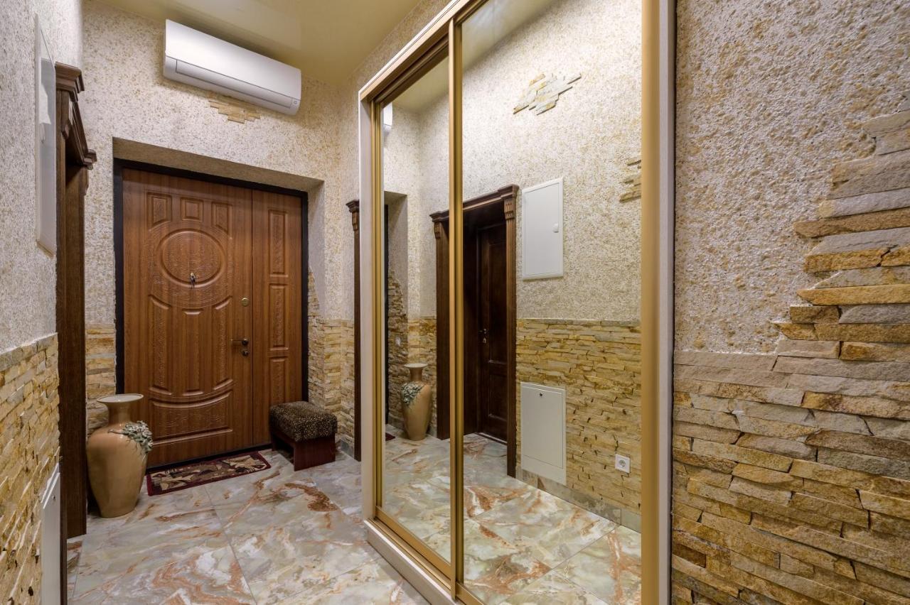 Noviy Svit 4 Apartments Lviv Ngoại thất bức ảnh